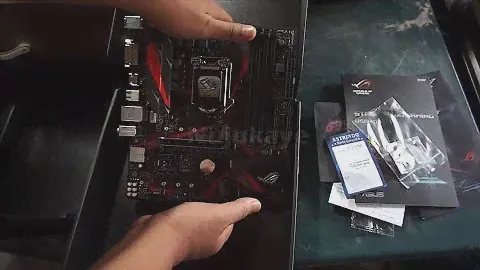 Unboxing Asus ROG STRIX B250G Gaming M-ATX Motherboard
