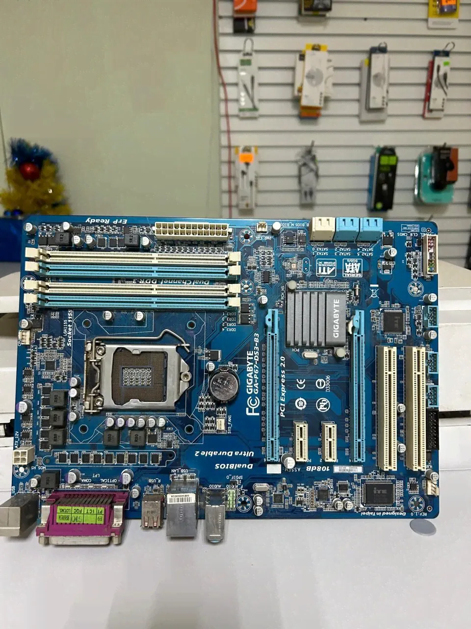 Gigabyte Материнская плата Материнская плата GIGABYTE GA-P67-DS3-B3